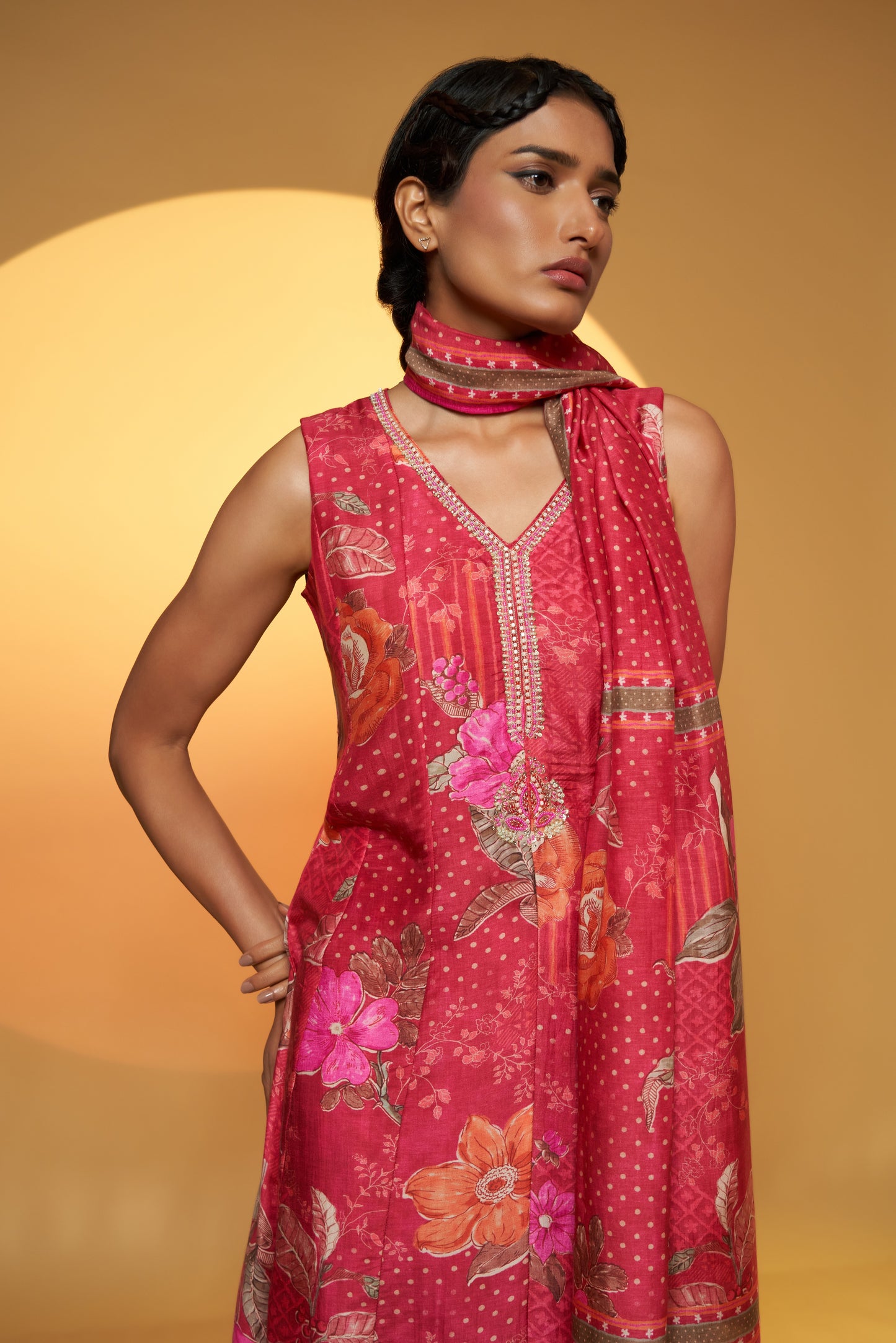 Onda Branca Dupatta Set