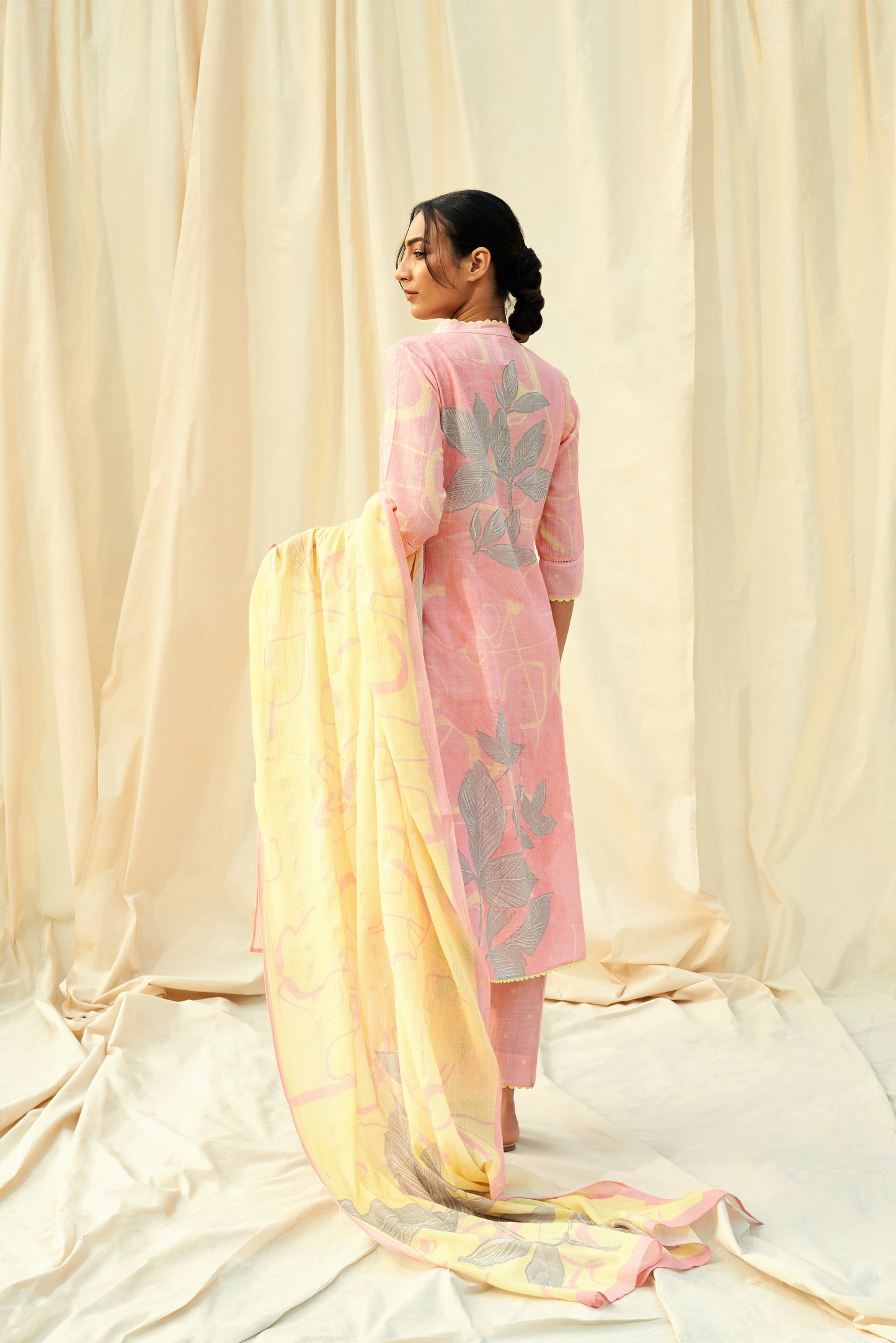 Incantesimo Linen Dupatta Set