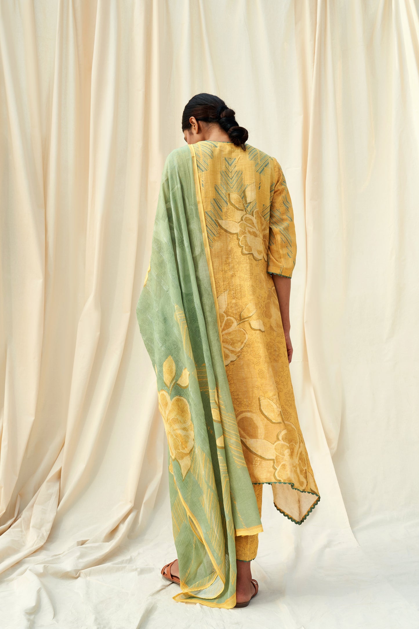 Vento Linen Dupatta Set