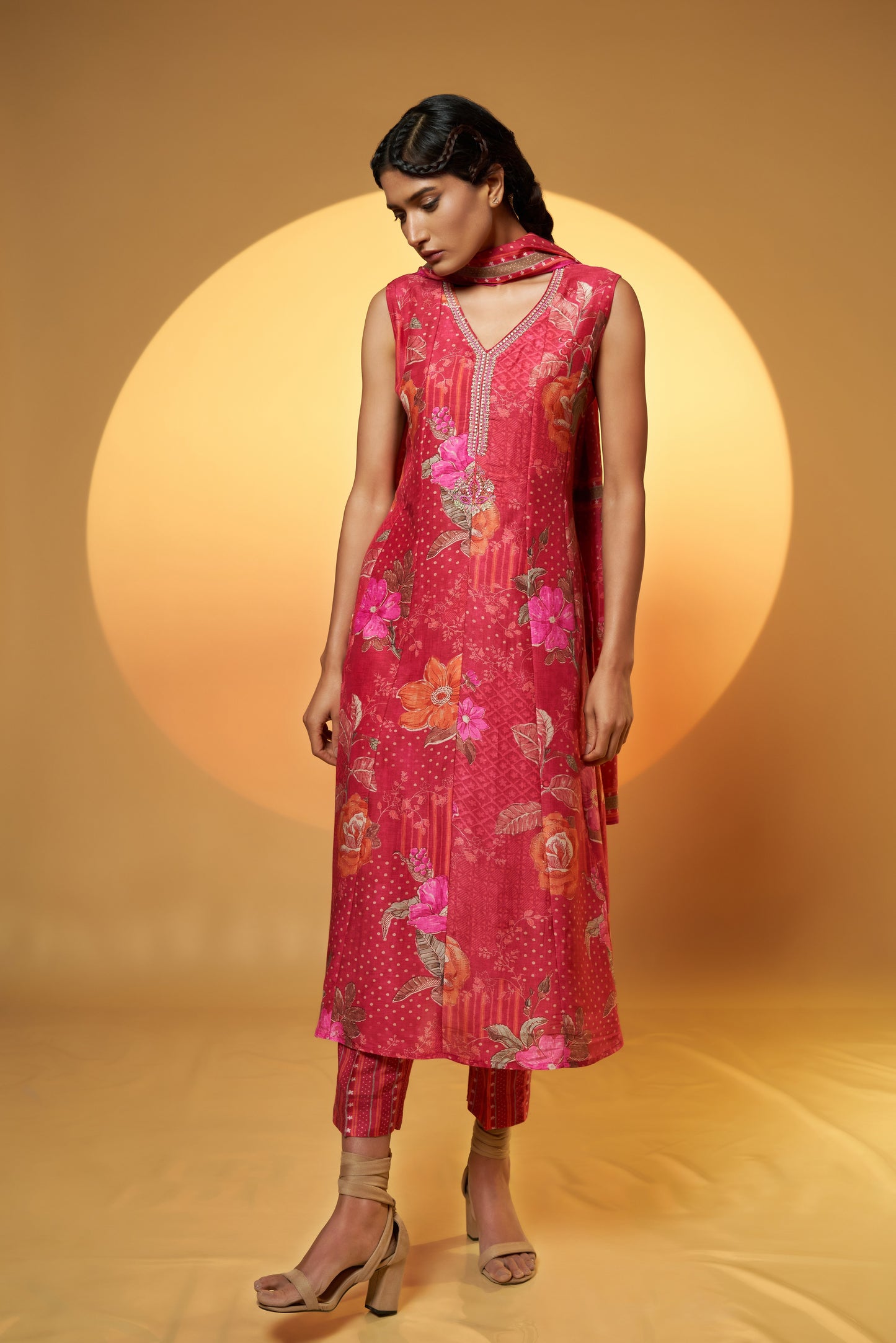 Onda Branca Dupatta Set