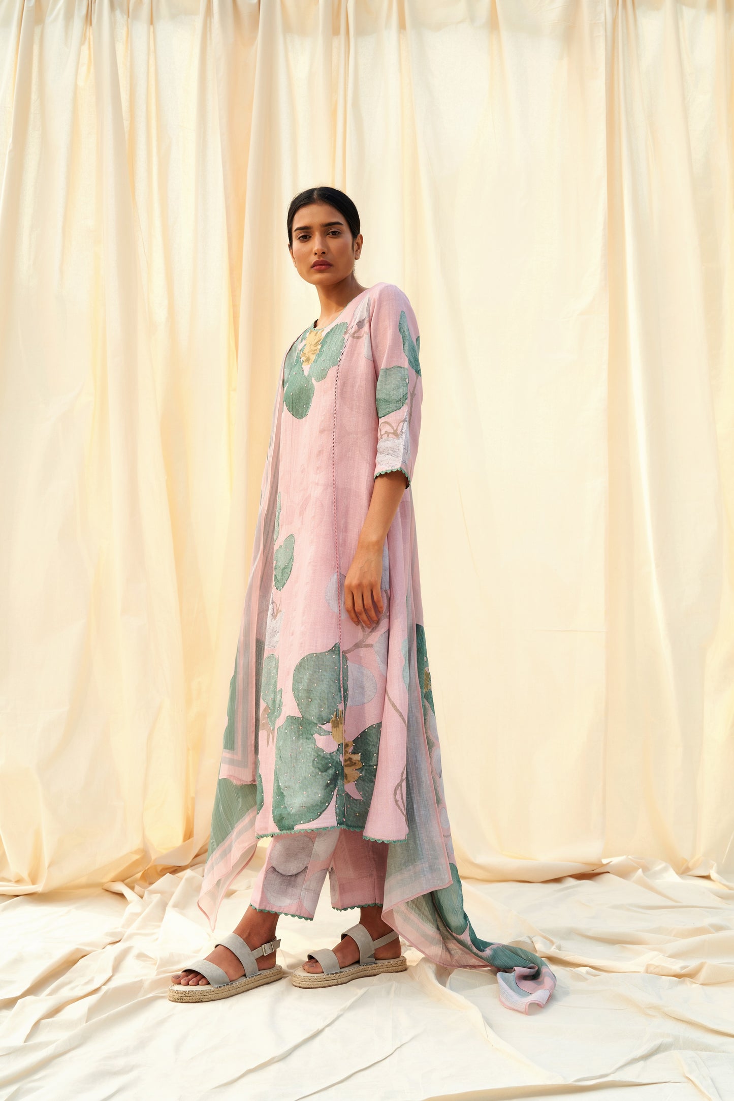 Eclisse Linen Dupatta Set